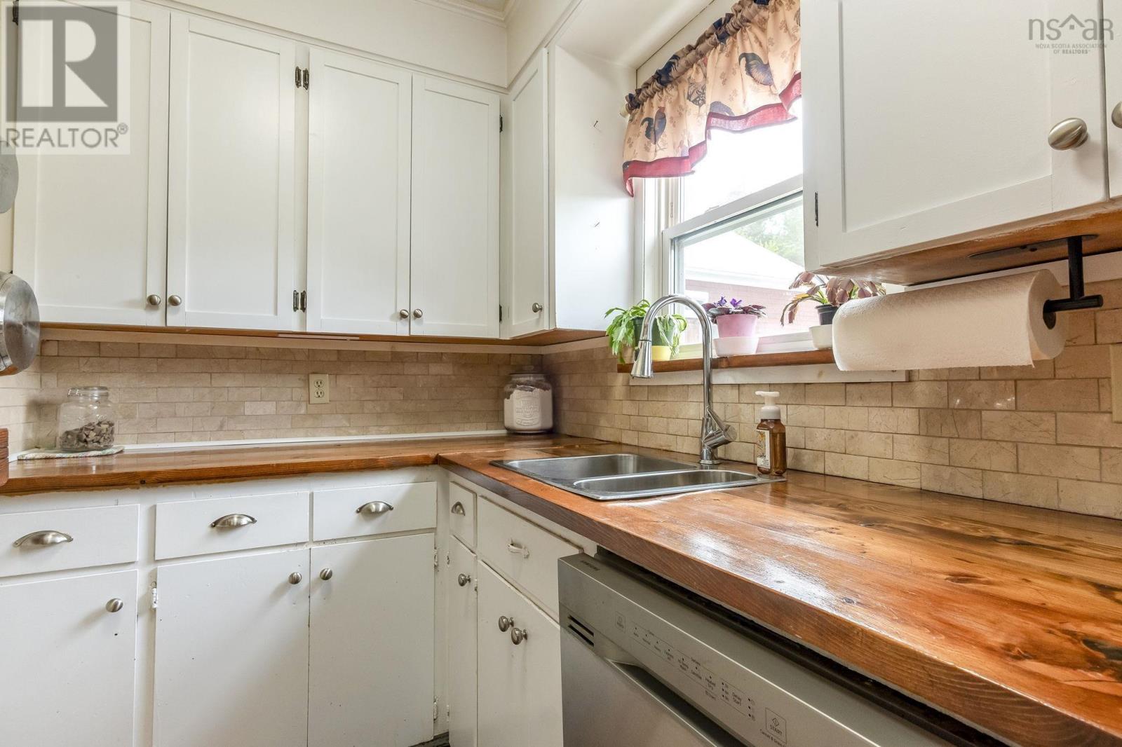 1022 Ward Road Property Photo 15