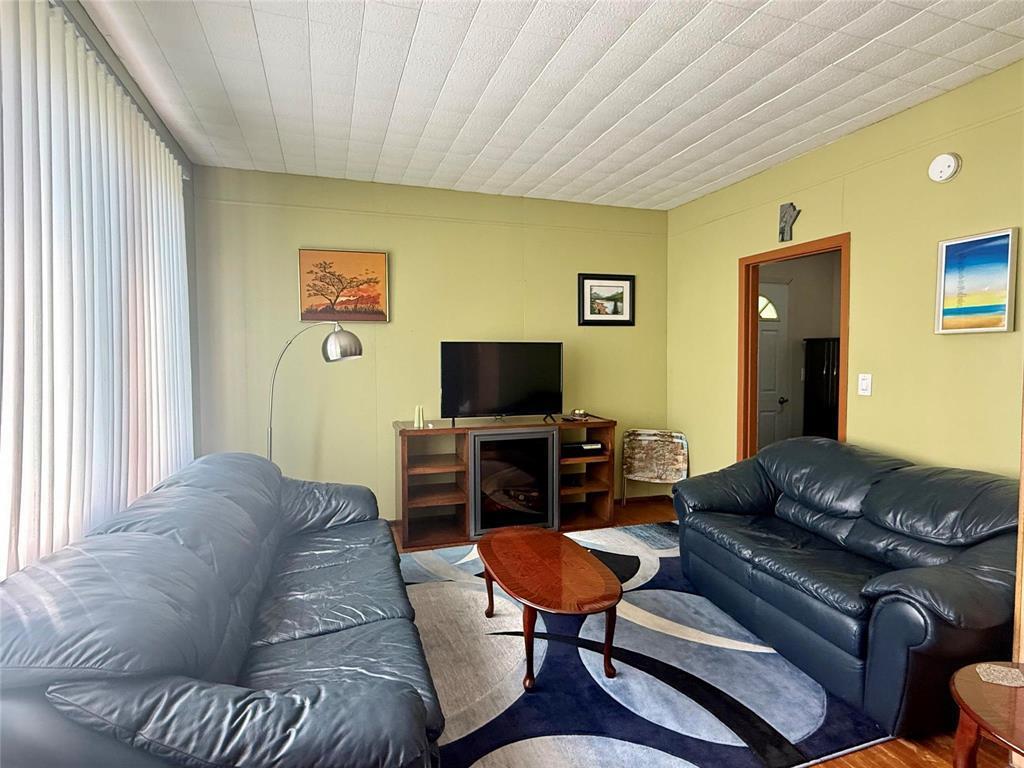 27 Neil Street Property Photo 8
