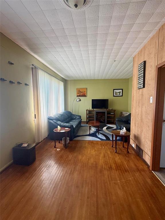 27 Neil Street Property Photo 9
