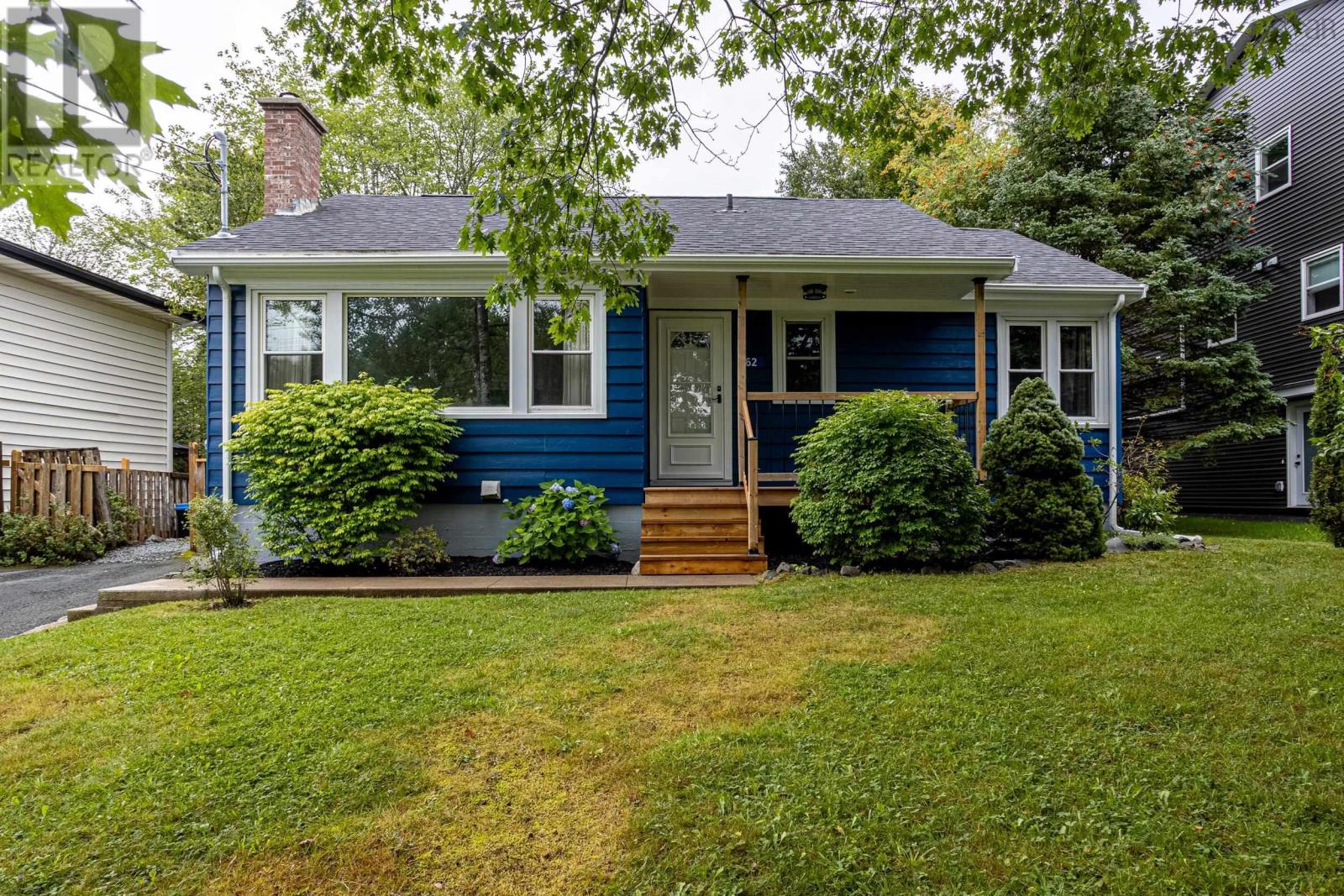 62 Douglas Crescent Property Photo 2