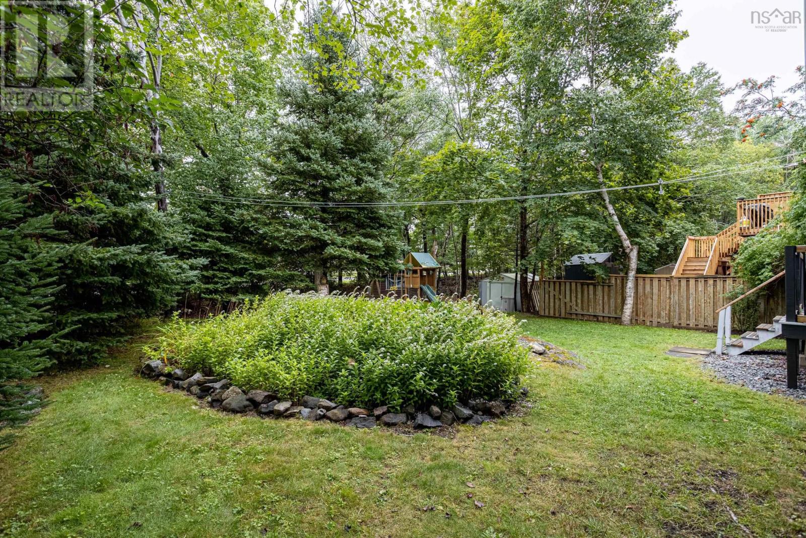 62 Douglas Crescent Property Photo 6