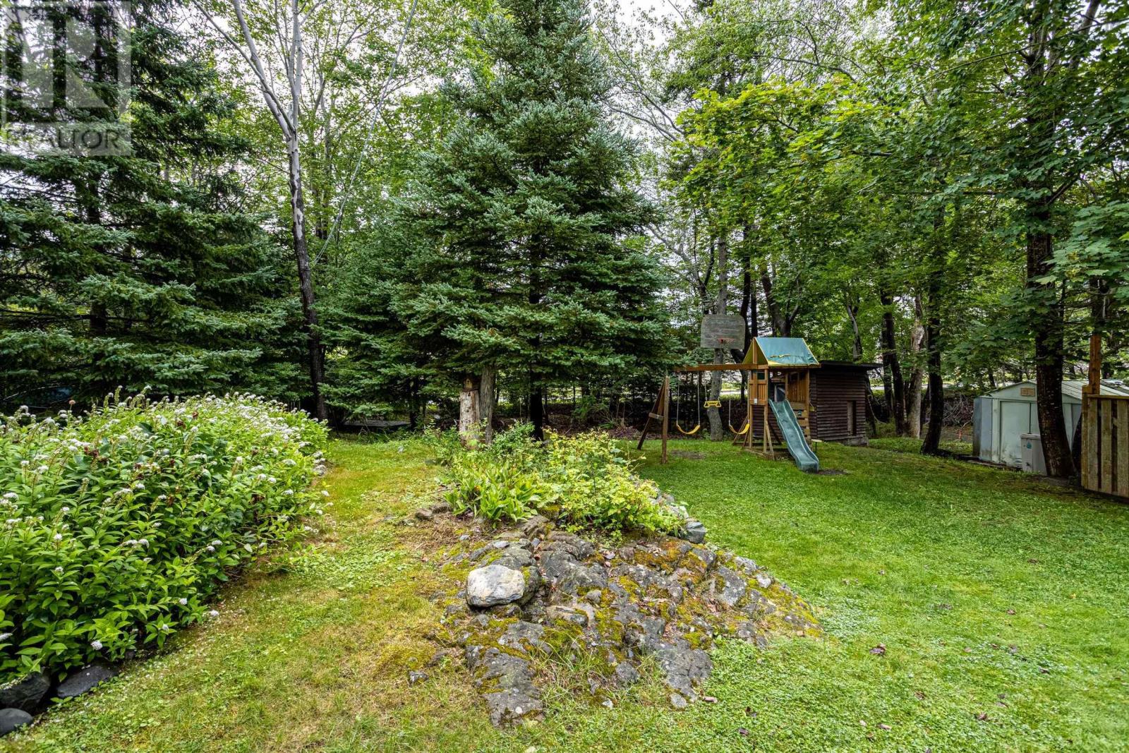 62 Douglas Crescent Property Photo 7