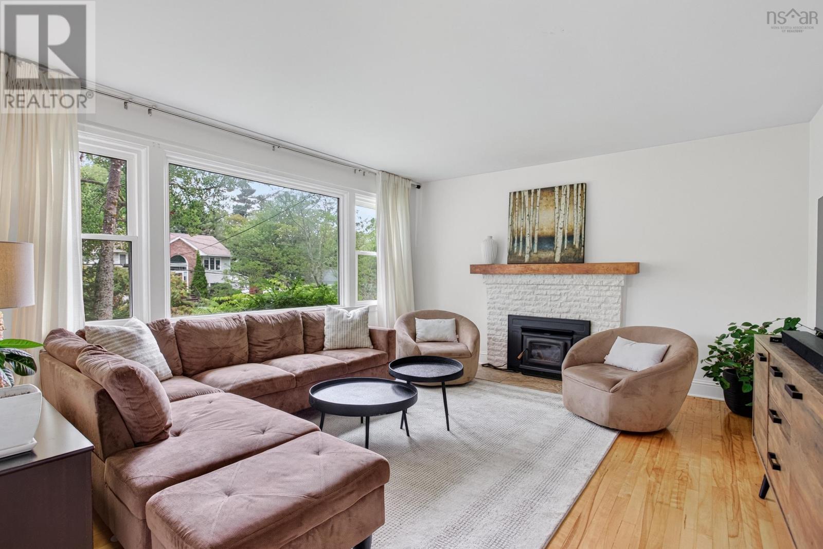 62 Douglas Crescent Property Photo 14