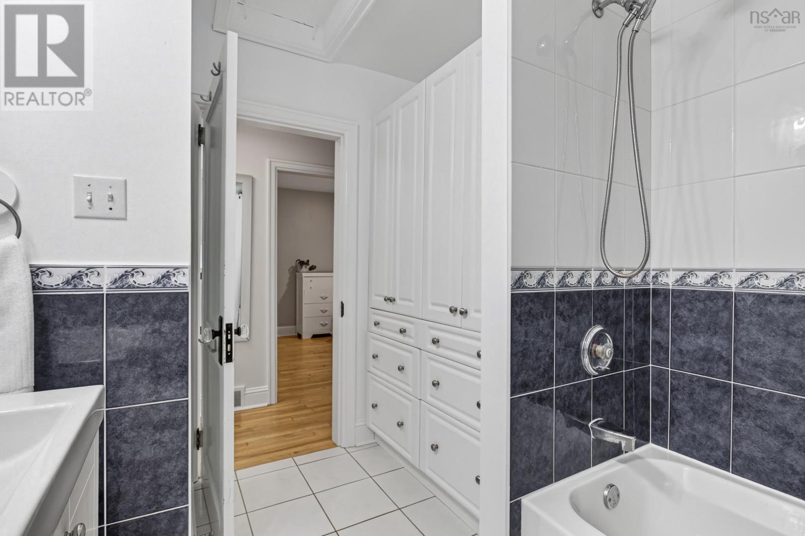 62 Douglas Crescent Property Photo 28