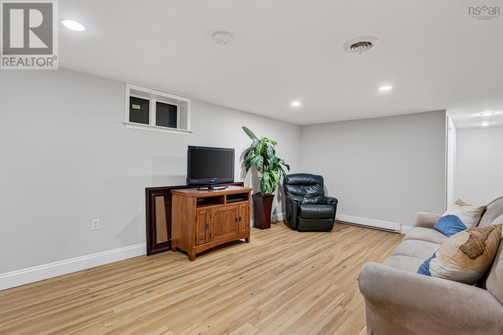 62 Douglas Crescent Property Photo 34