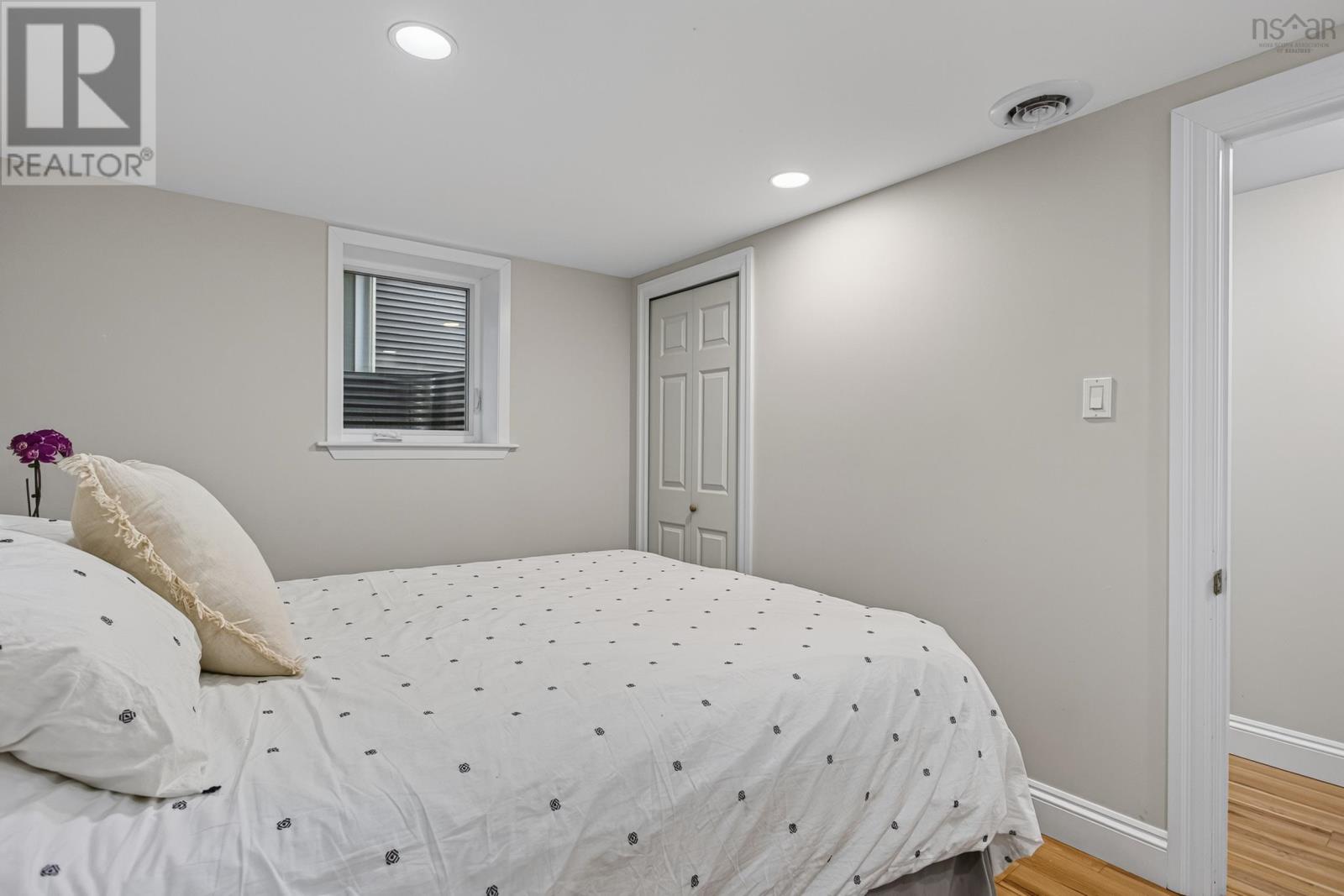 62 Douglas Crescent Property Photo 40
