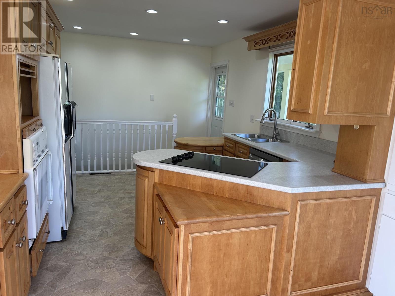 176 Green Street Property Photo 8