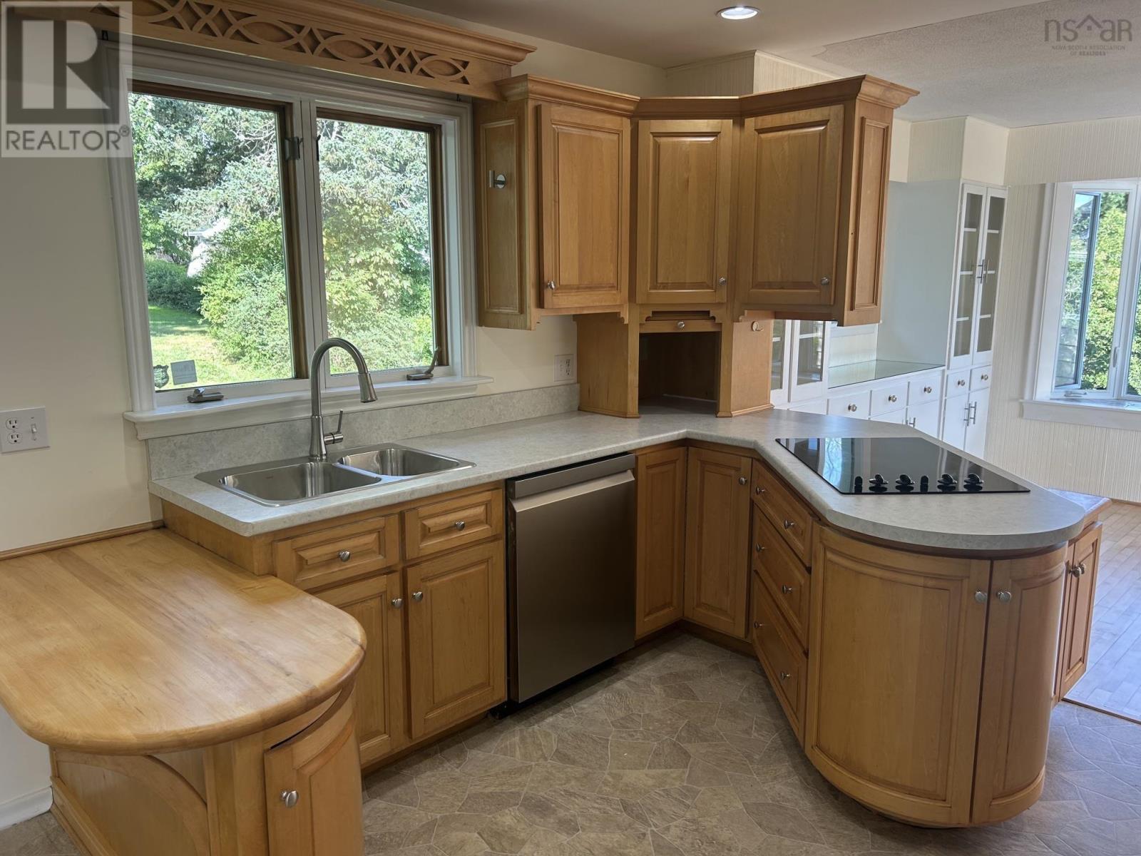 176 Green Street Property Photo 9