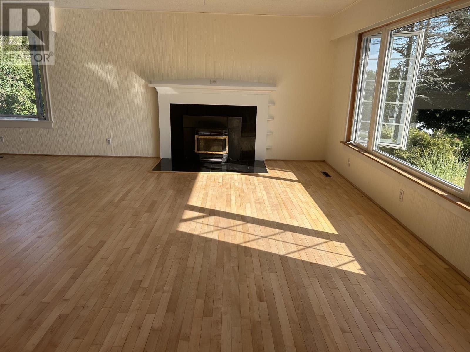 176 Green Street Property Photo 12