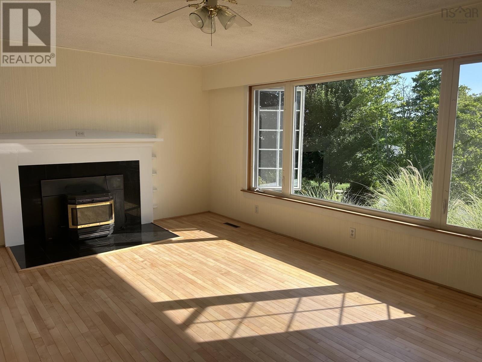 176 Green Street Property Photo 13