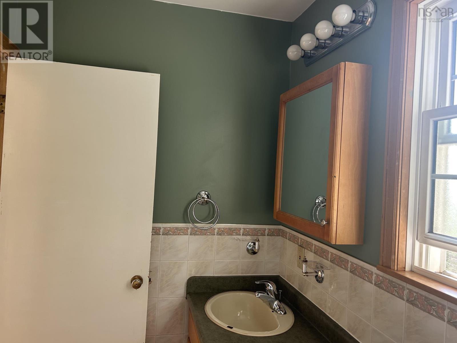 176 Green Street Property Photo 26