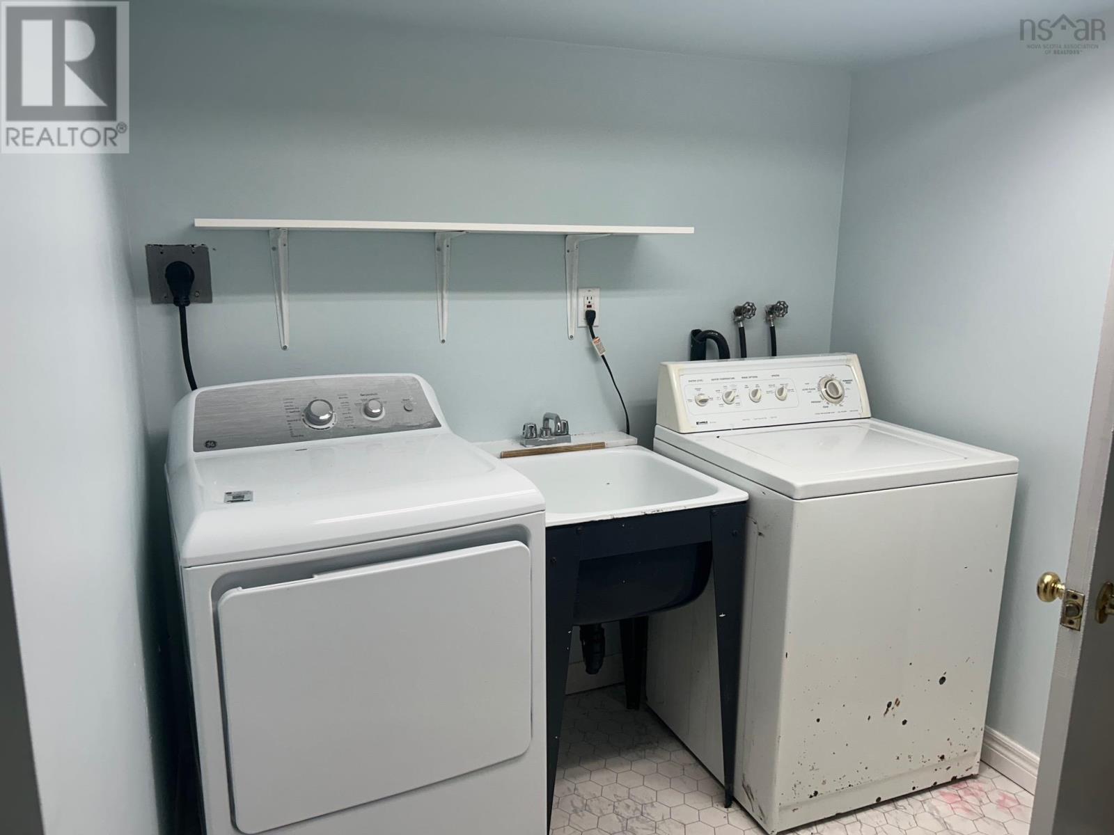 176 Green Street Property Photo 32