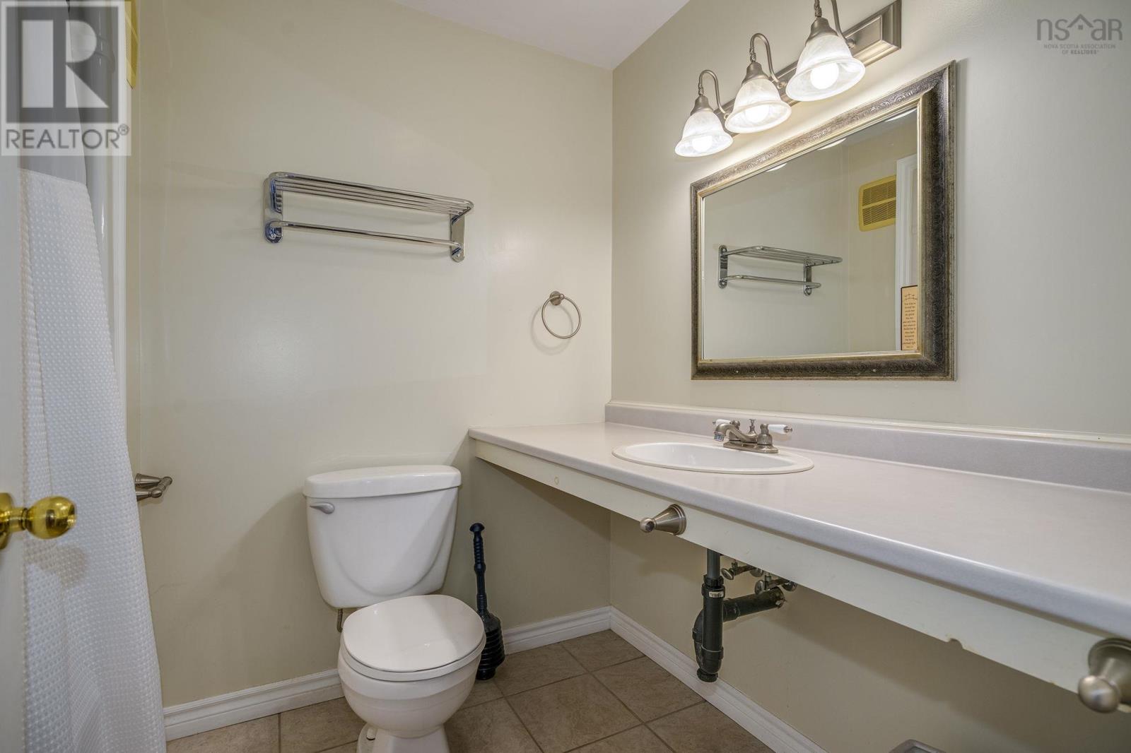 111 Montague Row Property Photo 40