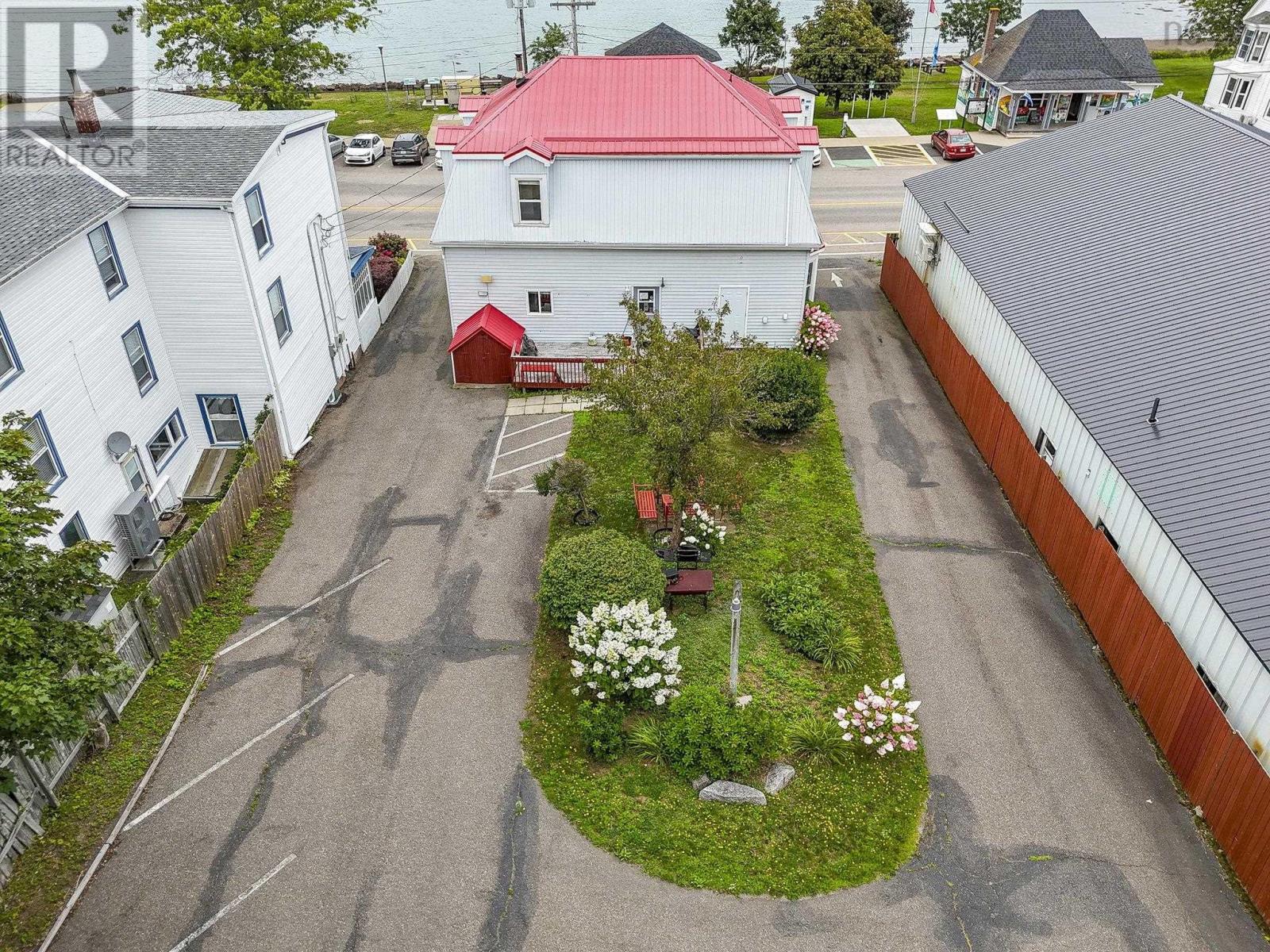 111 Montague Row Property Photo 42