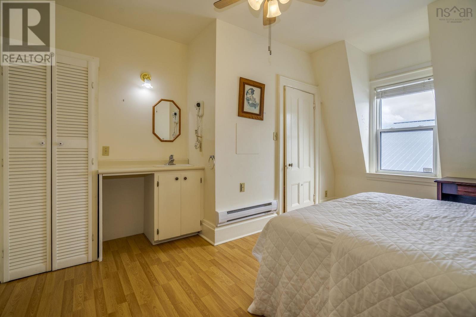 111 Montague Row Property Photo 27