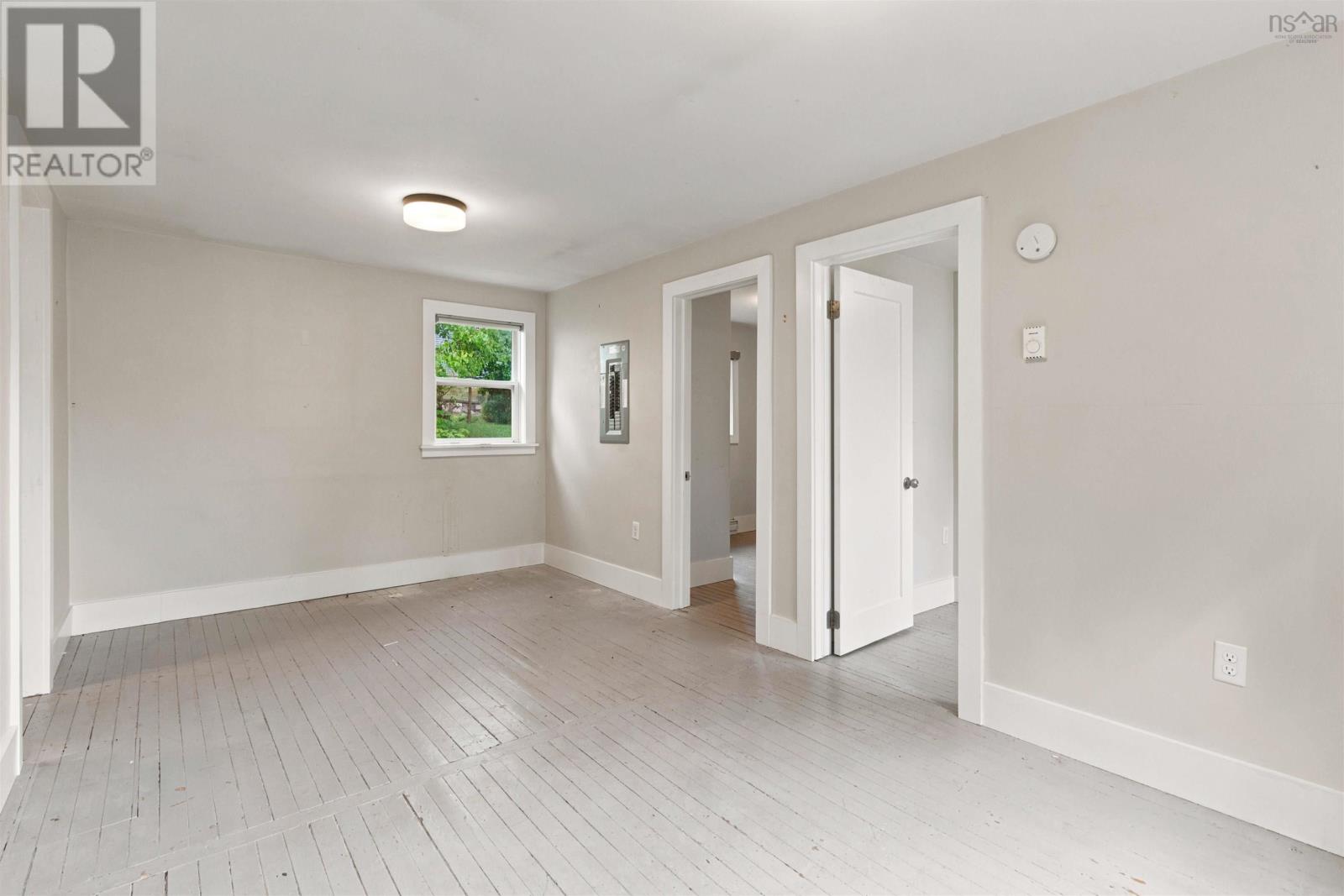 80 Osborne Street Property Photo 9