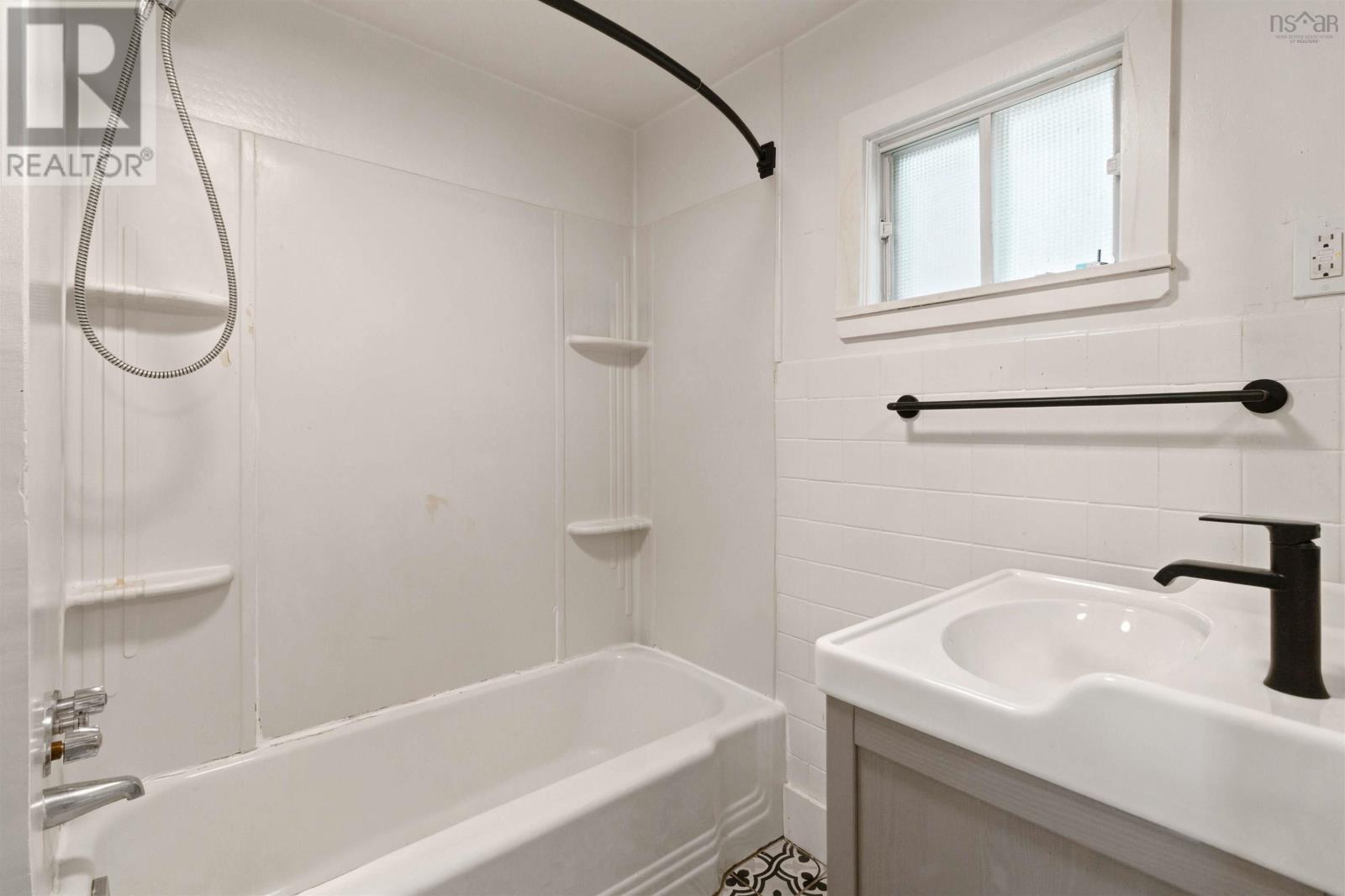 80 Osborne Street Property Photo 15