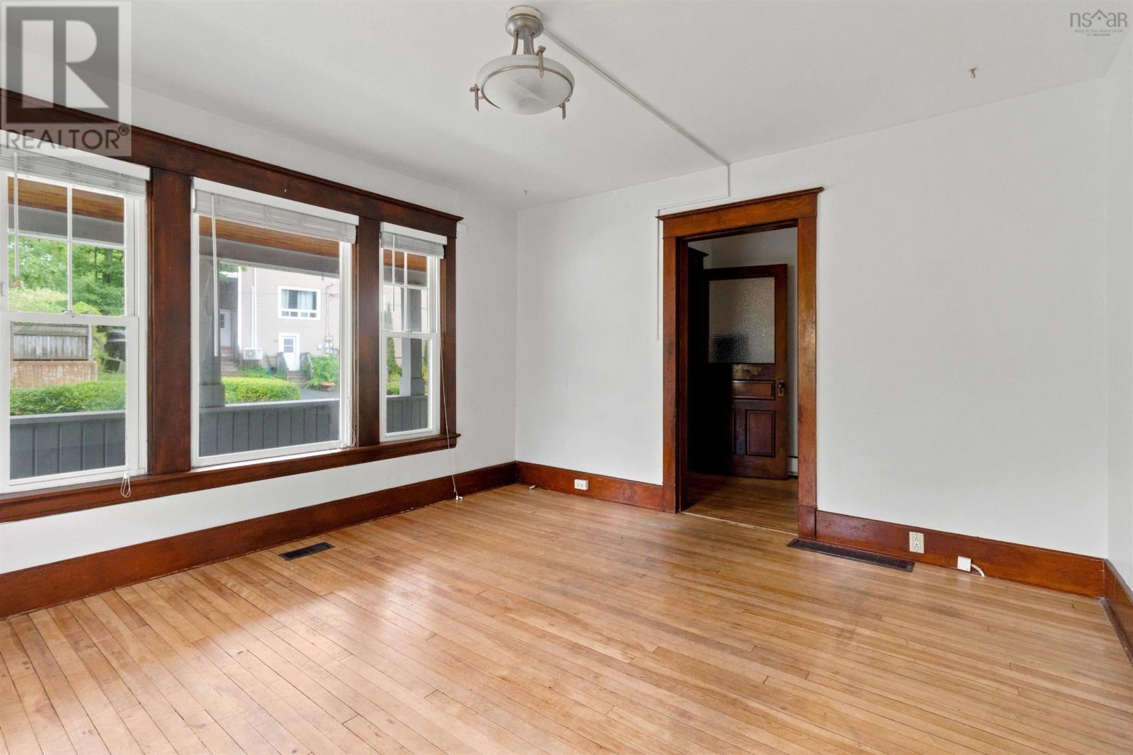 80 Osborne Street Property Photo 19