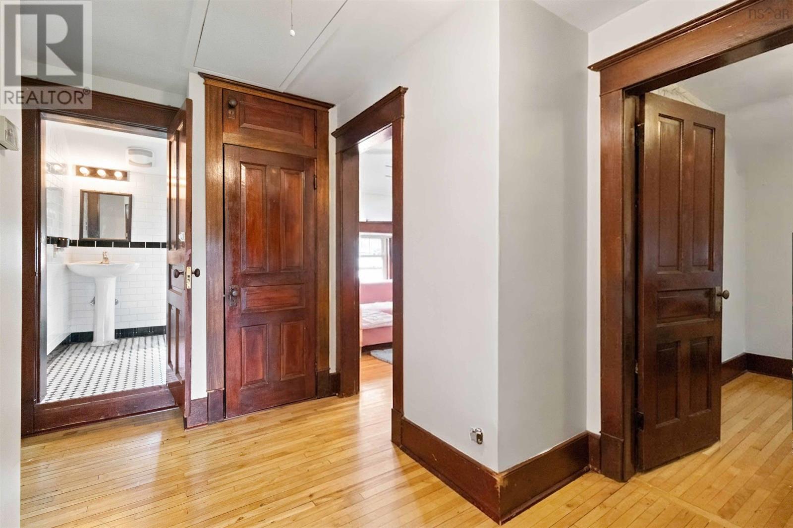 80 Osborne Street Property Photo 32