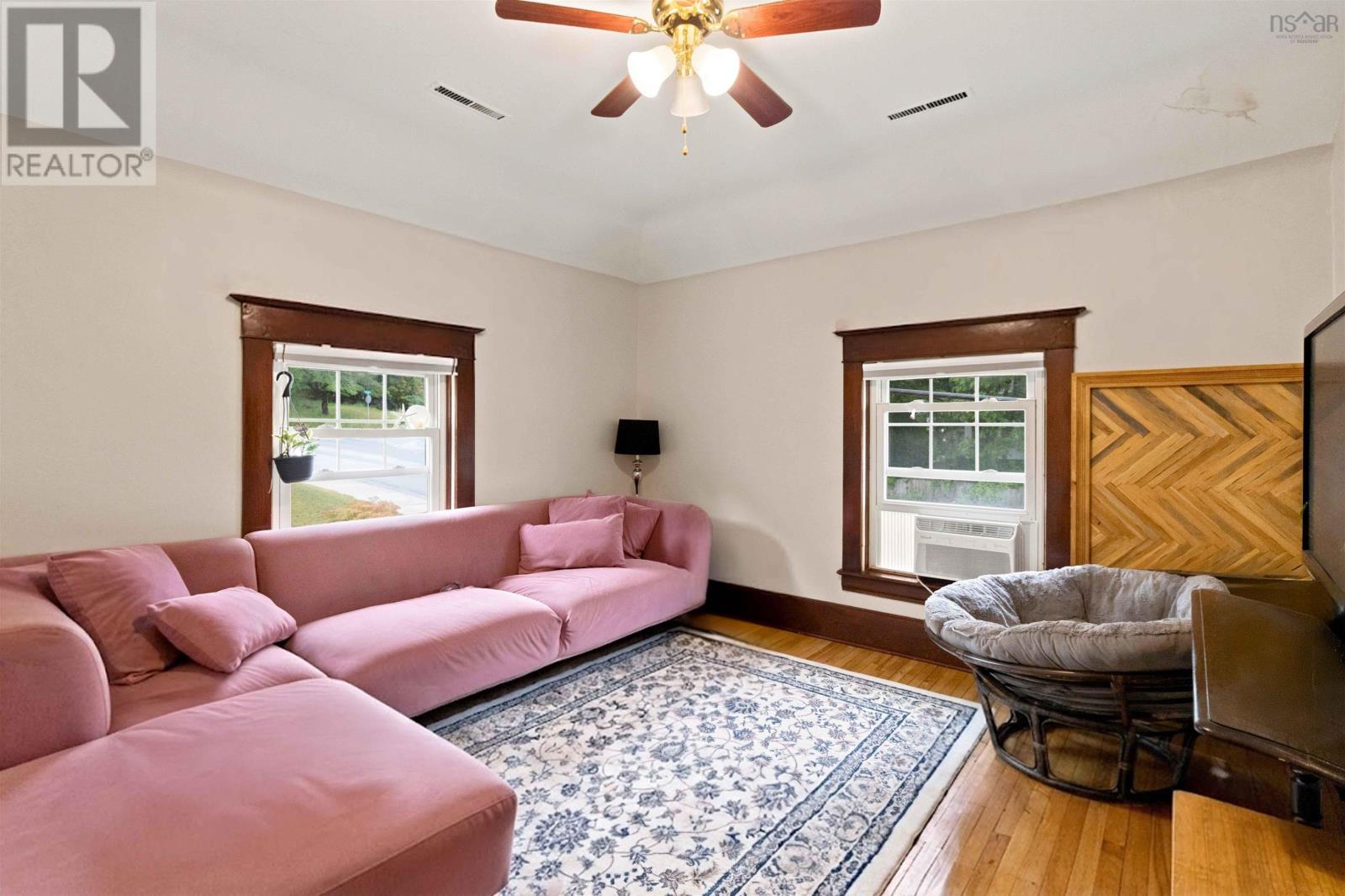 80 Osborne Street Property Photo 33