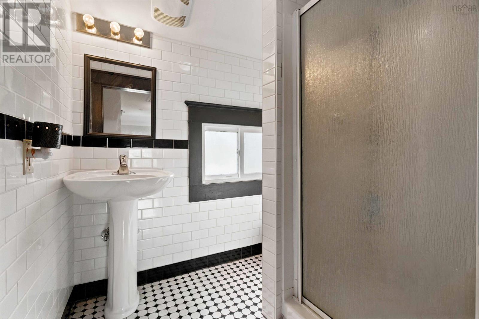 80 Osborne Street Property Photo 38