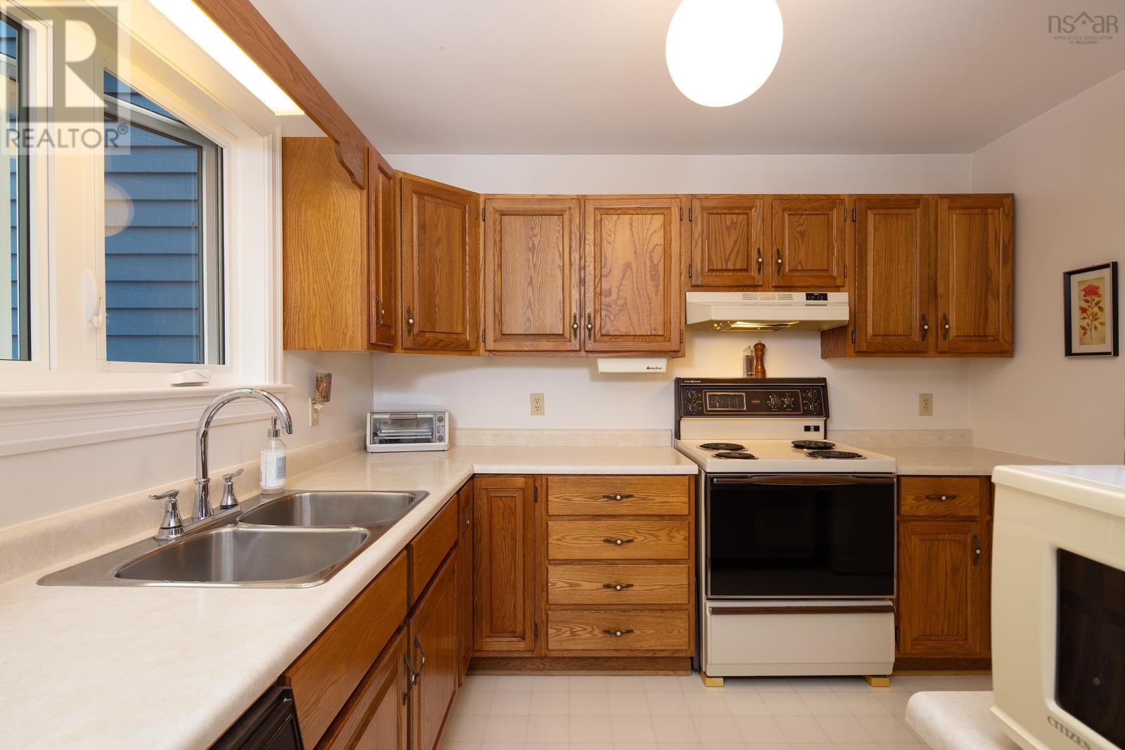 40 Attenborough Court Property Photo 14