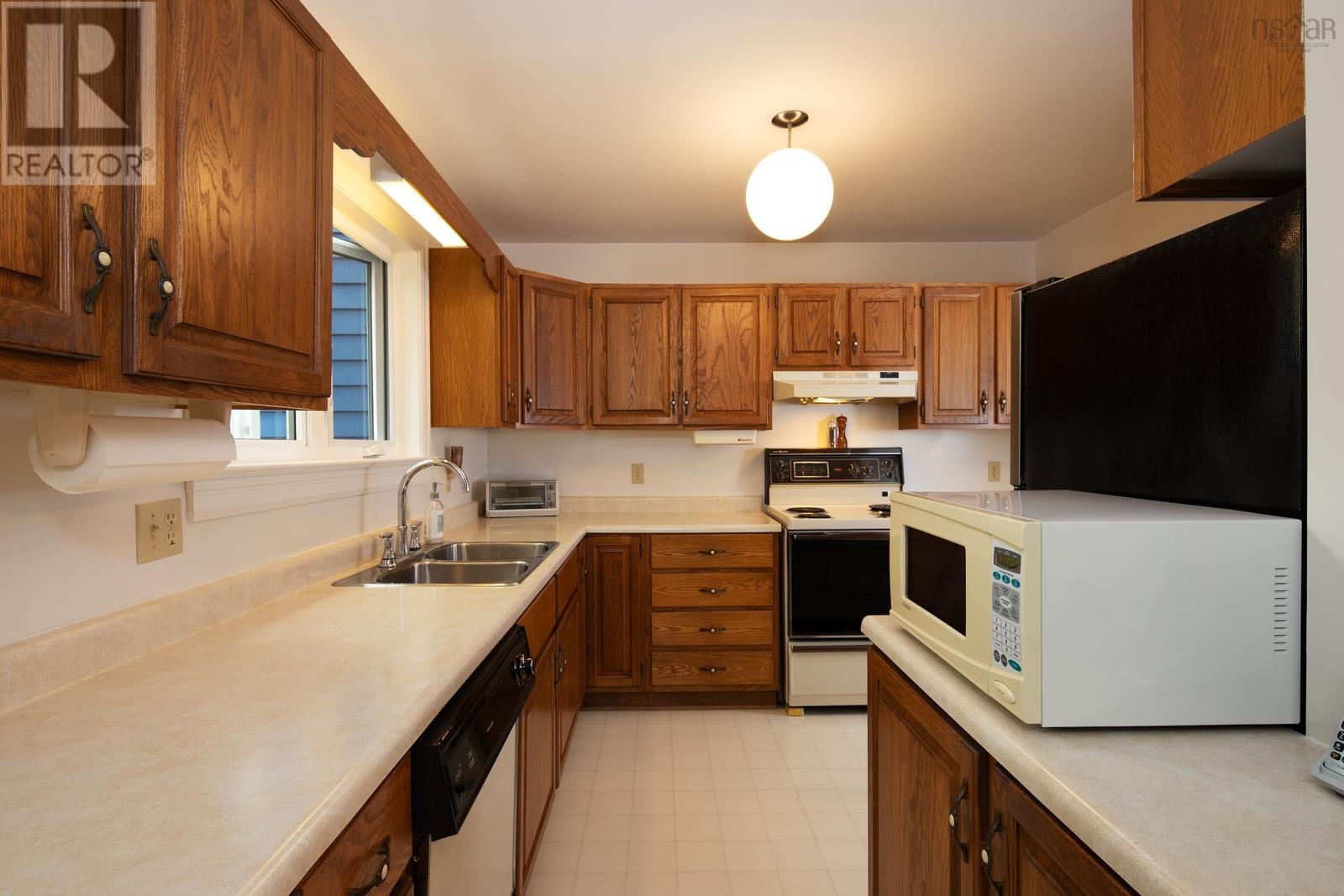 40 Attenborough Court Property Photo 15