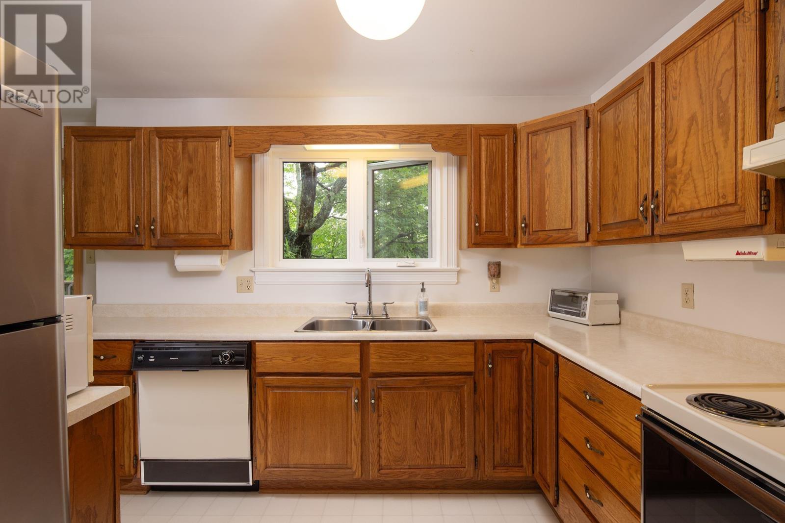 40 Attenborough Court Property Photo 16