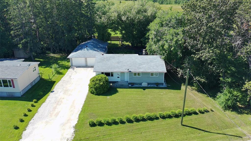 1025 Burrows Road N Property Photo 2