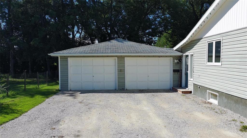 1025 Burrows Road N Property Photo 3