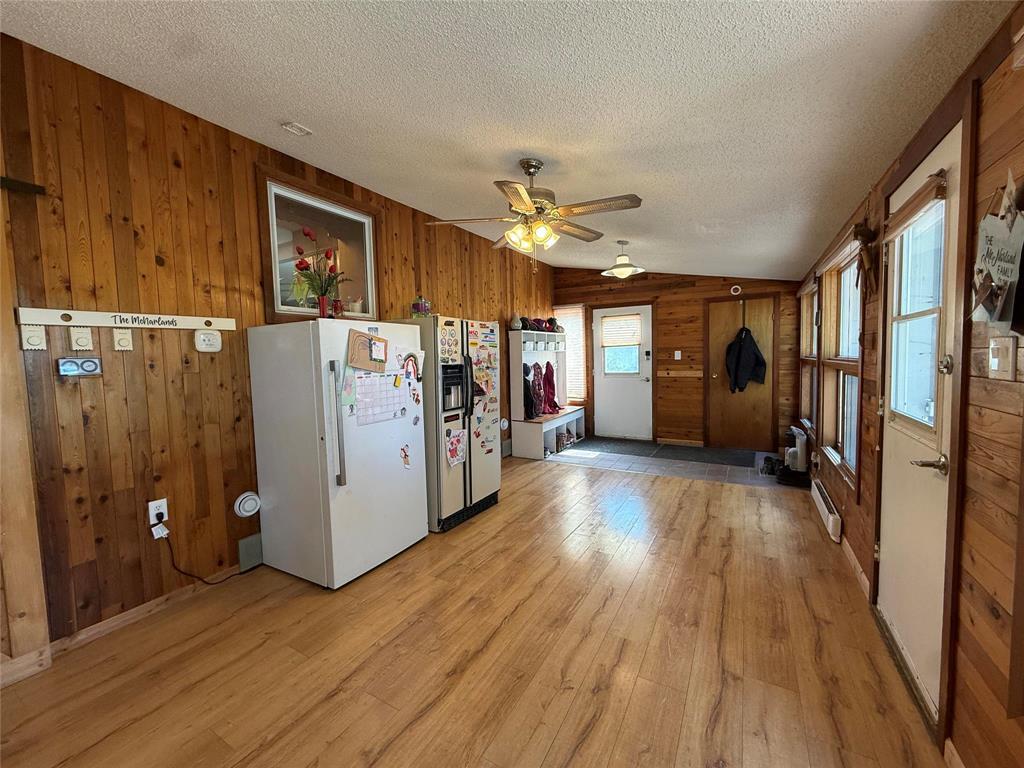 1025 Burrows Road N Property Photo 5
