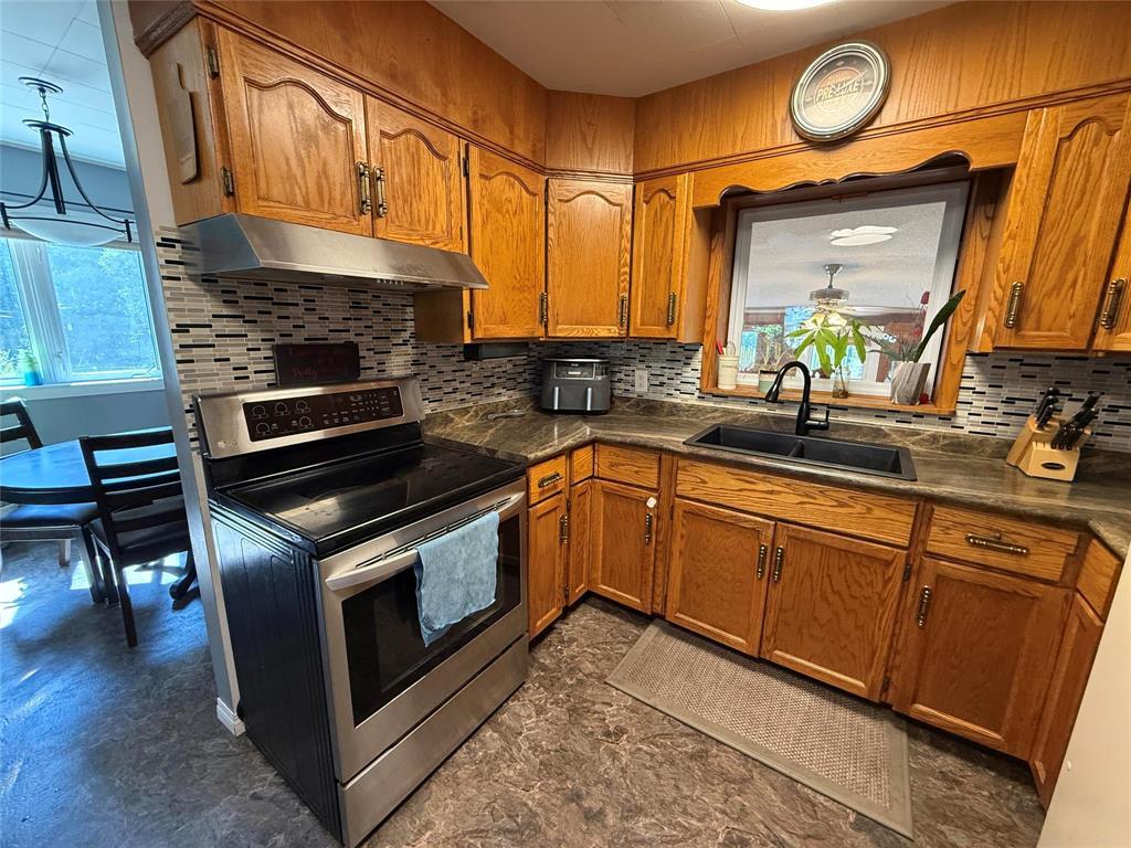 1025 Burrows Road N Property Photo 8