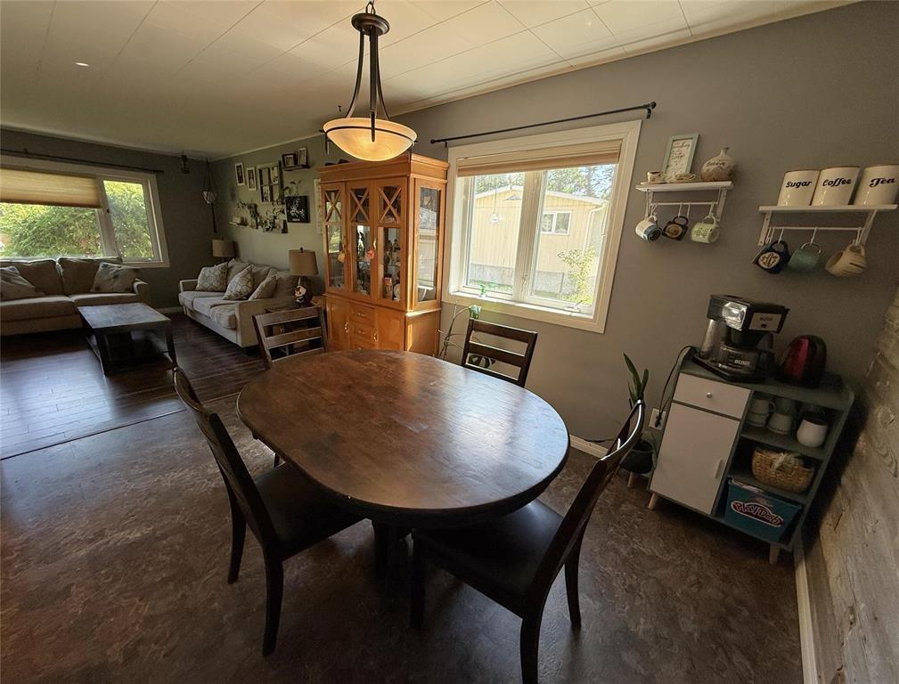 1025 Burrows Road N Property Photo 10