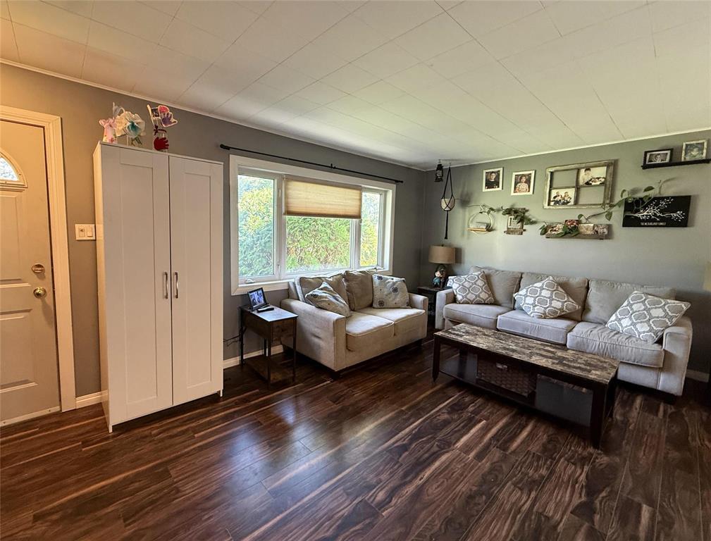 1025 Burrows Road N Property Photo 12