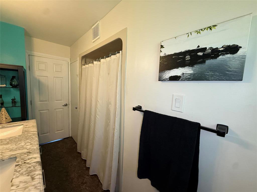1025 Burrows Road N Property Photo 14