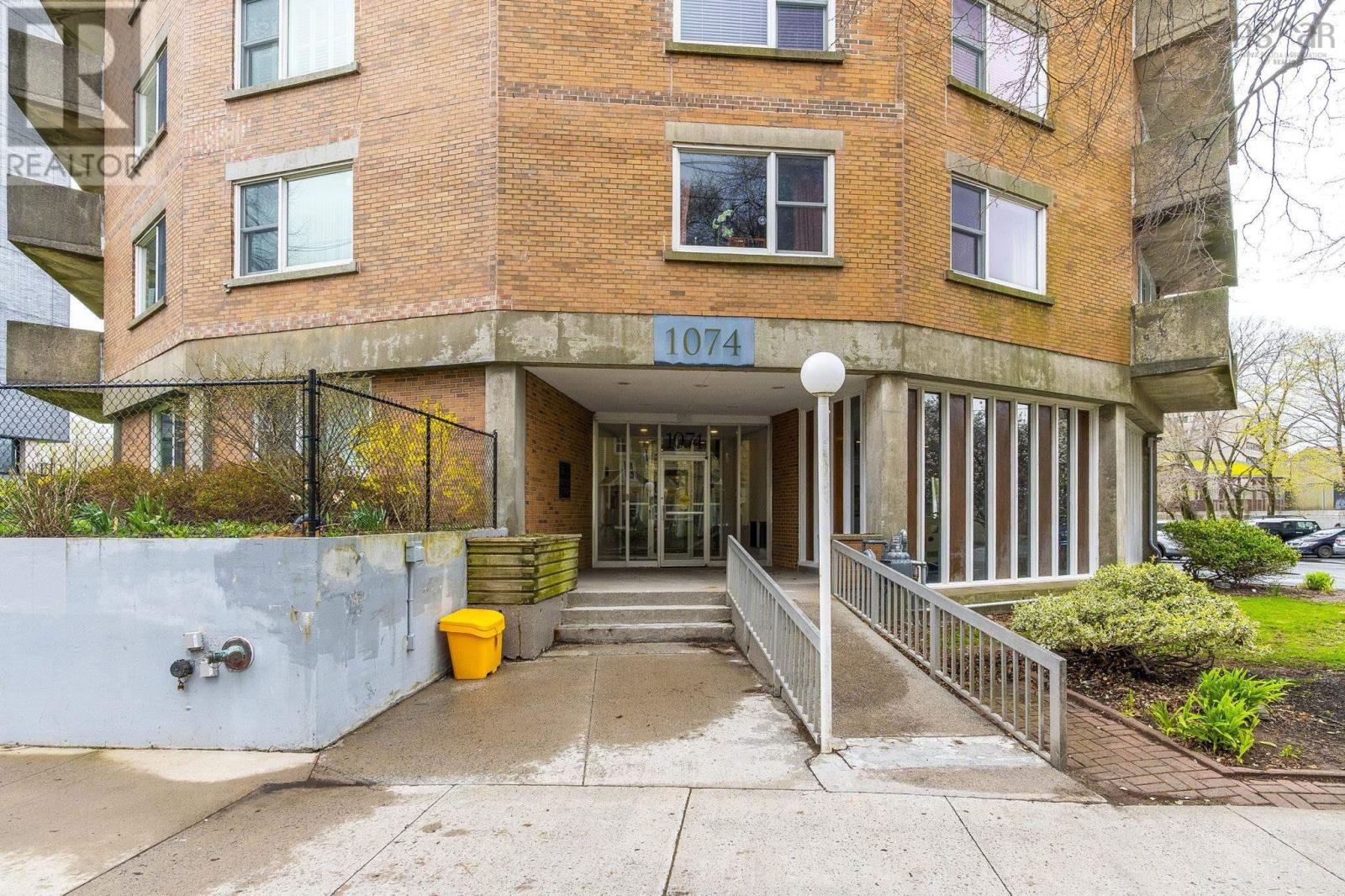503 1074 Wellington Street Property Photo 2