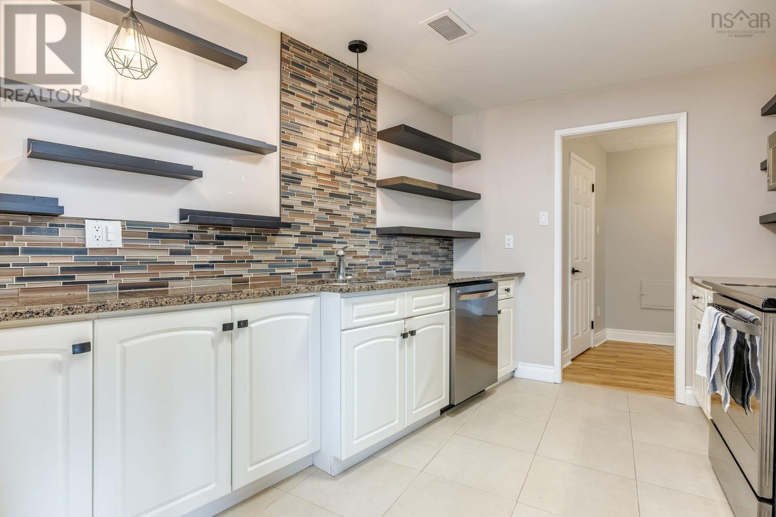 503 1074 Wellington Street Property Photo 6