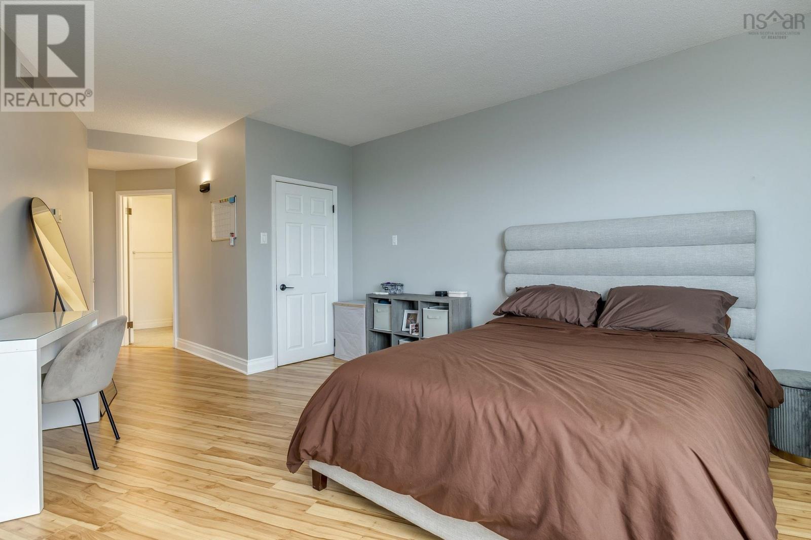 503 1074 Wellington Street Property Photo 14