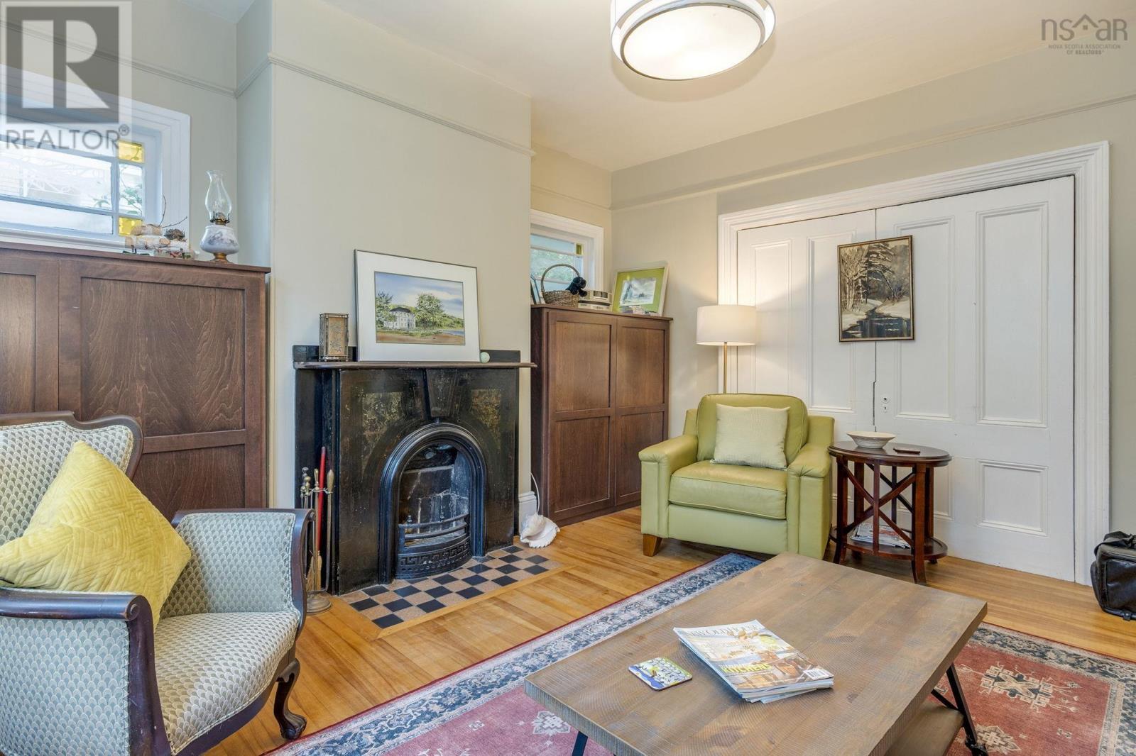 5822 / 5824 Charles Street Property Photo 6