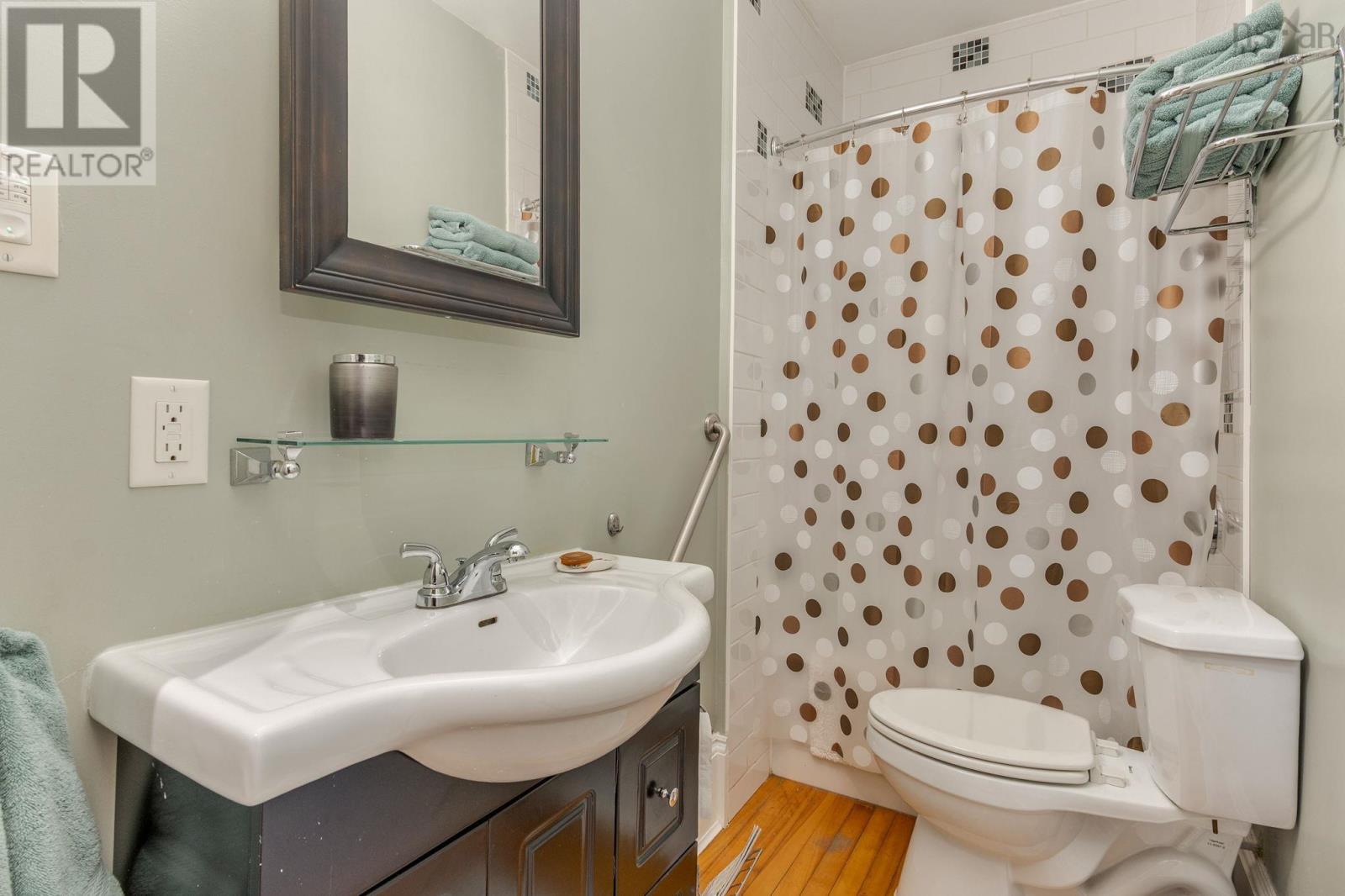 5822 / 5824 Charles Street Property Photo 14