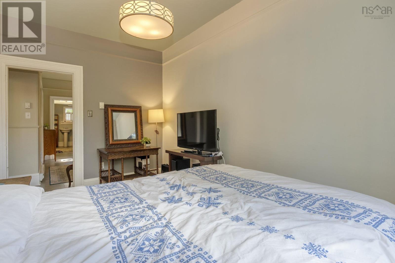 5822 / 5824 Charles Street Property Photo 24
