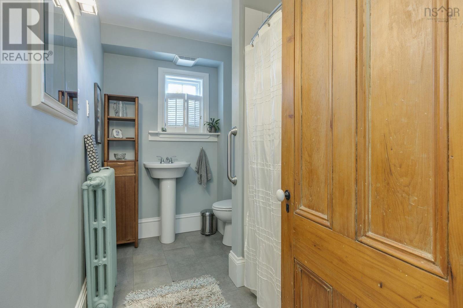 5822 / 5824 Charles Street Property Photo 28