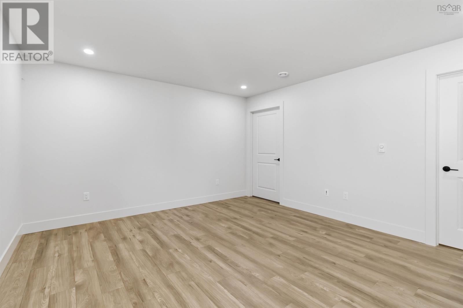 Pc-5 18 Pearlgarden Close Property Photo 5