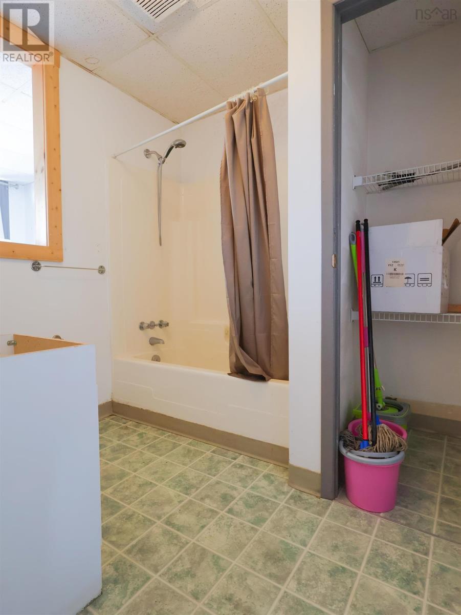 109 Victoria Street E Property Photo 35