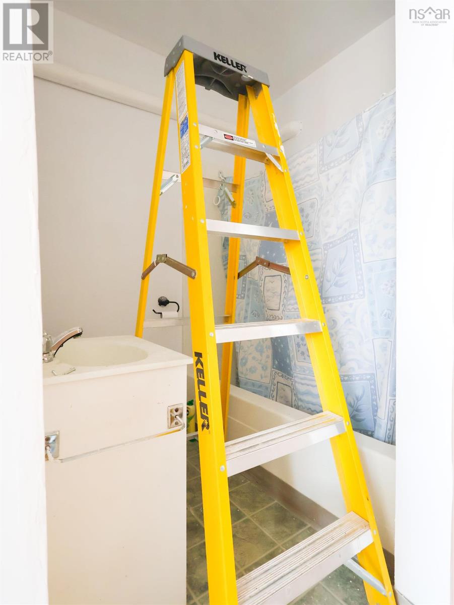 109 Victoria Street E Property Photo 40