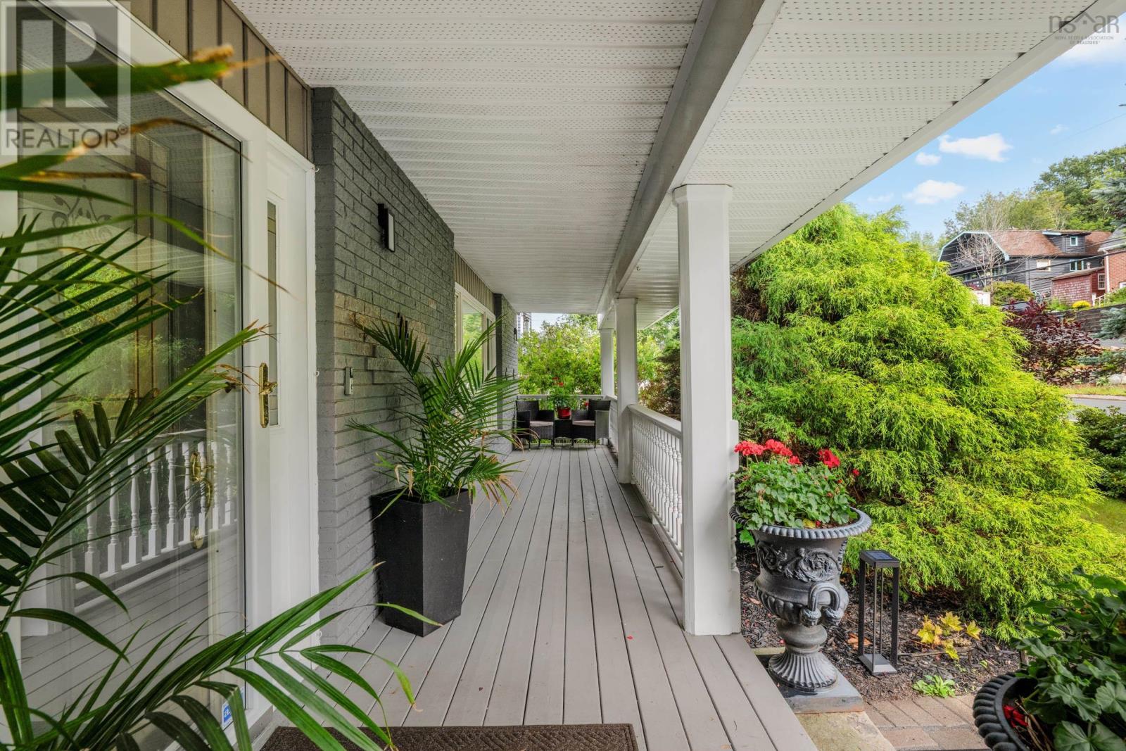 74 Golf Links Road Property Photo 4