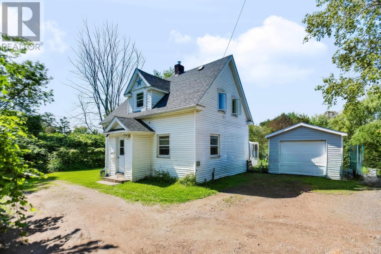 21 Victoria Street W Property Photo 1