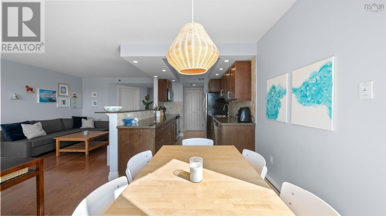 1125 45 Vimy Avenue Property Photo 3