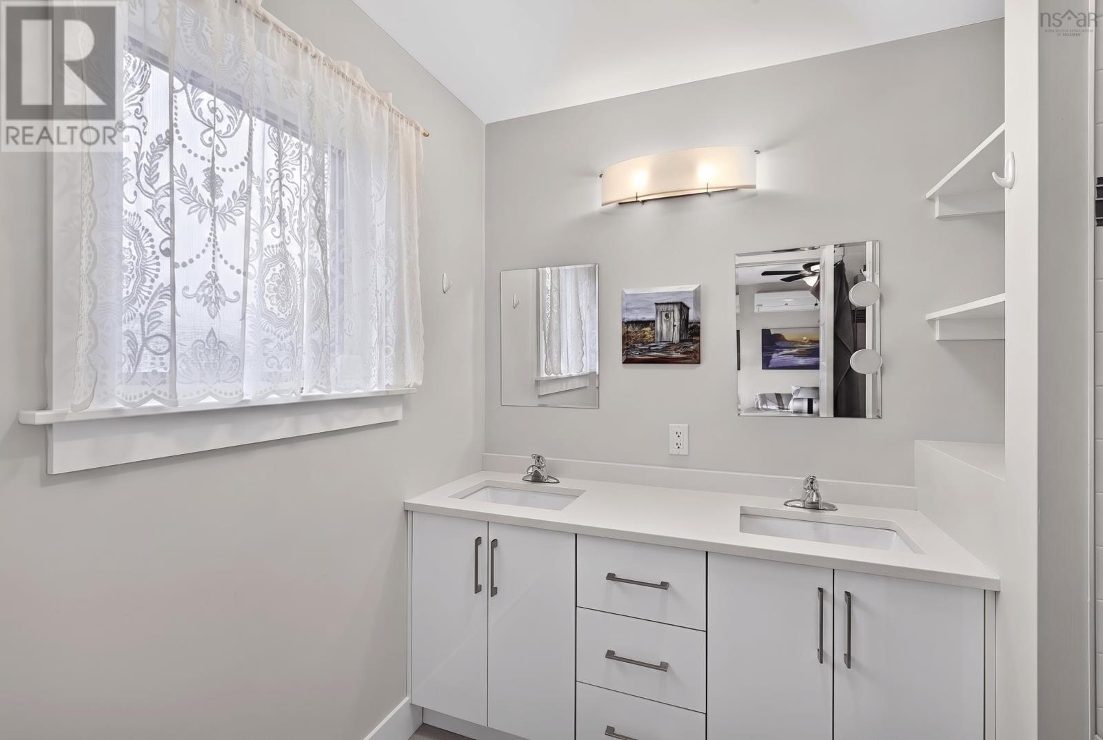 185 Titanium Crescent Property Photo 16