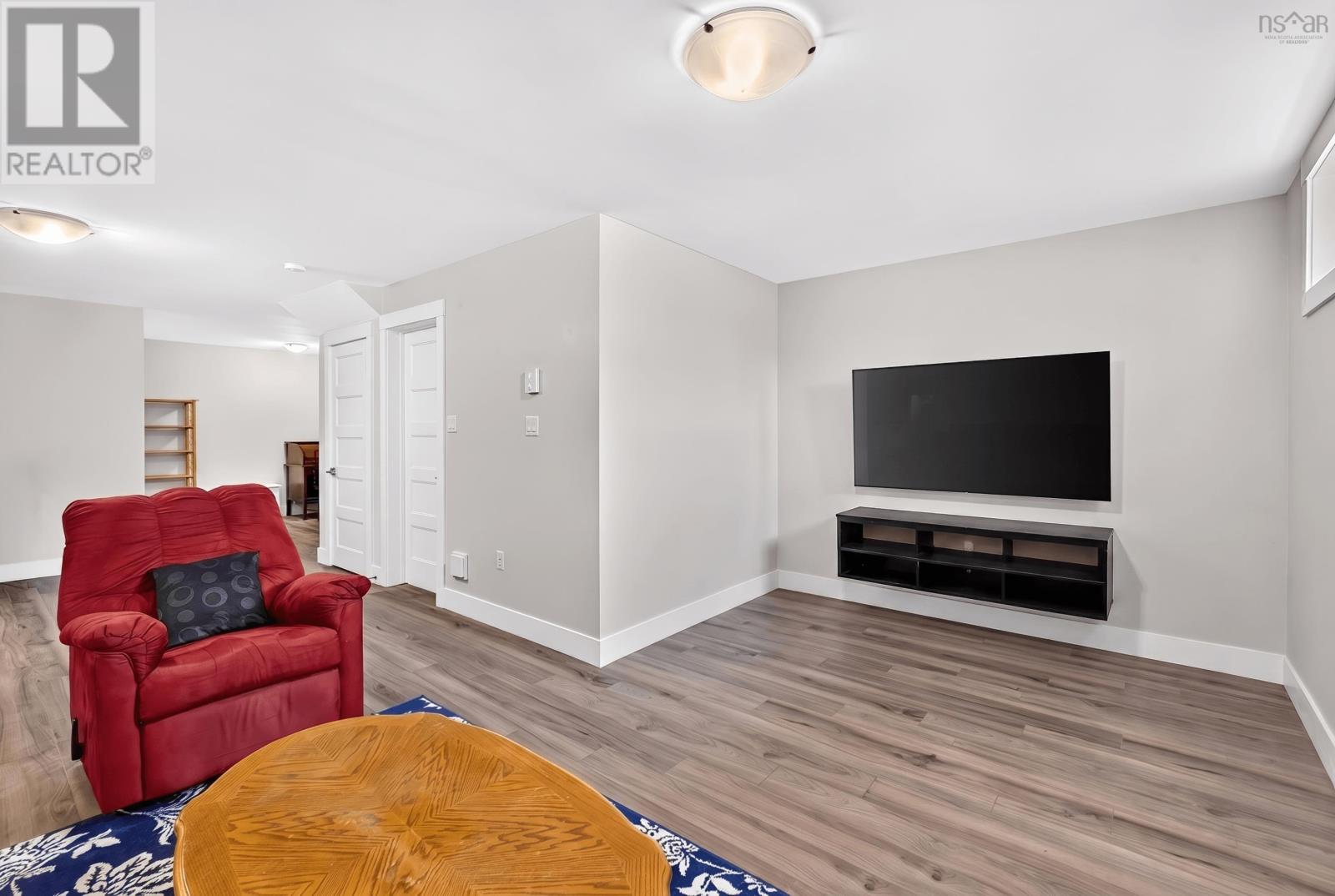 185 Titanium Crescent Property Photo 27